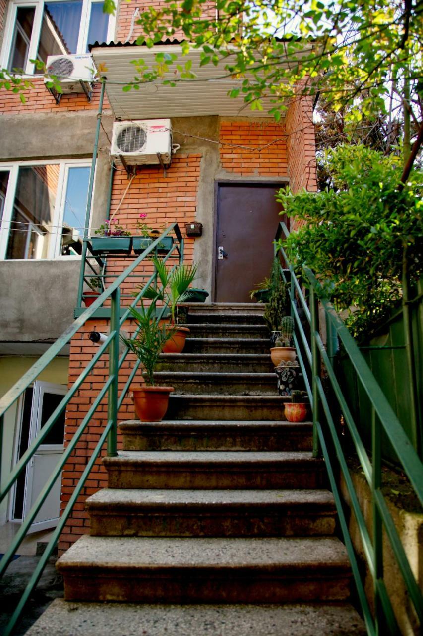 Guesthouse Different Tbilisi Eksteriør bilde