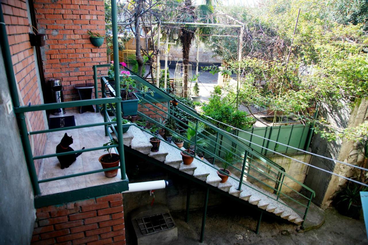 Guesthouse Different Tbilisi Eksteriør bilde