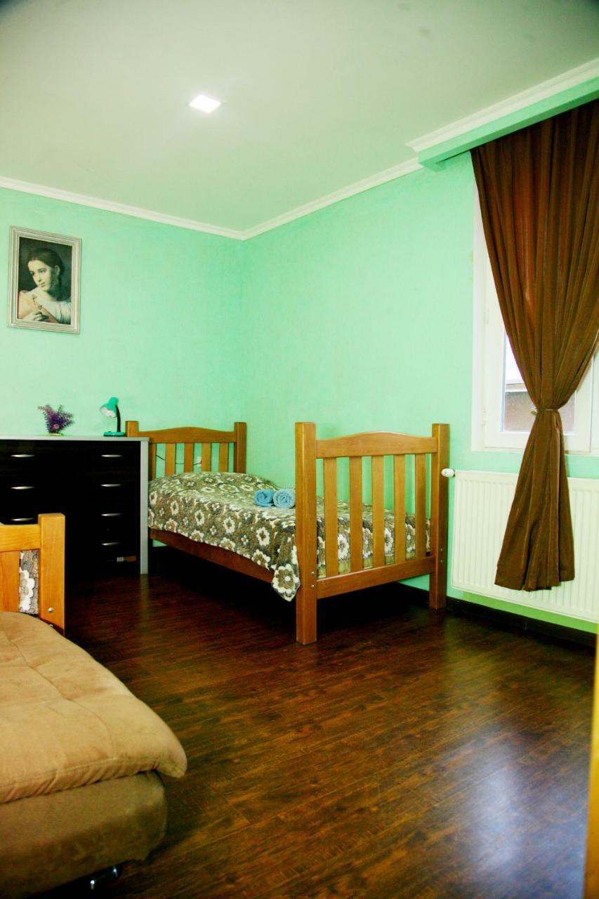 Guesthouse Different Tbilisi Eksteriør bilde