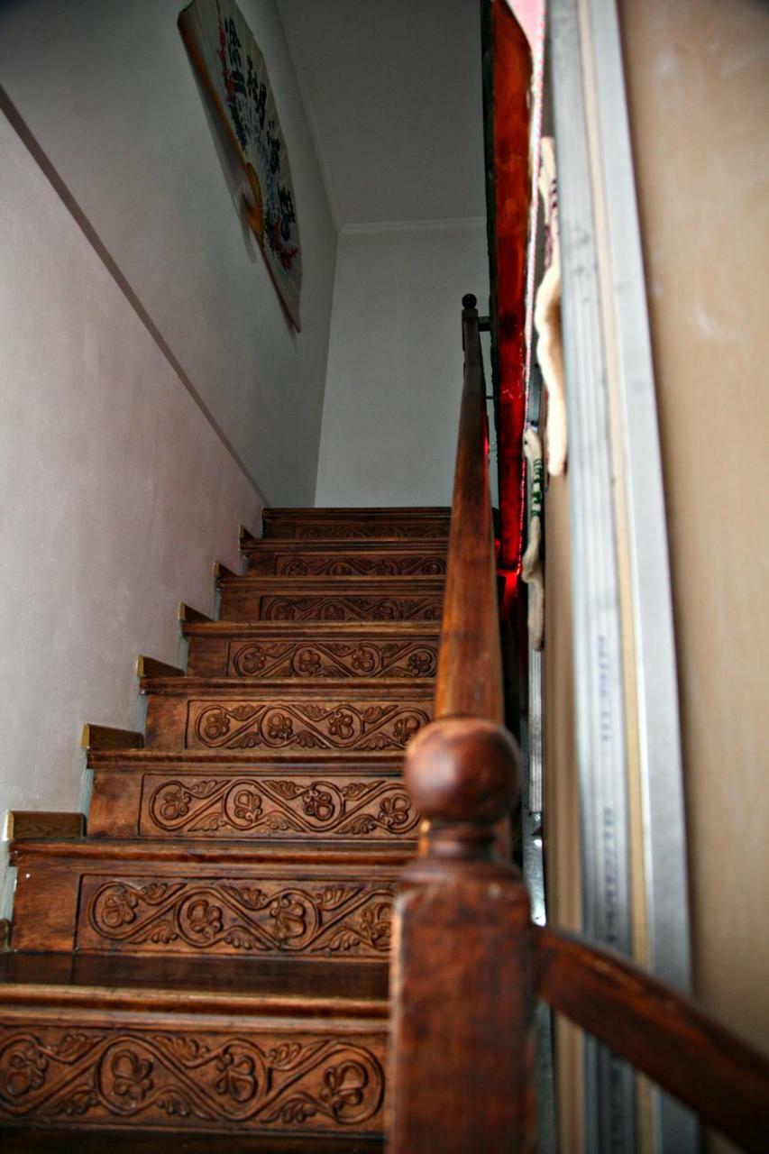 Guesthouse Different Tbilisi Eksteriør bilde